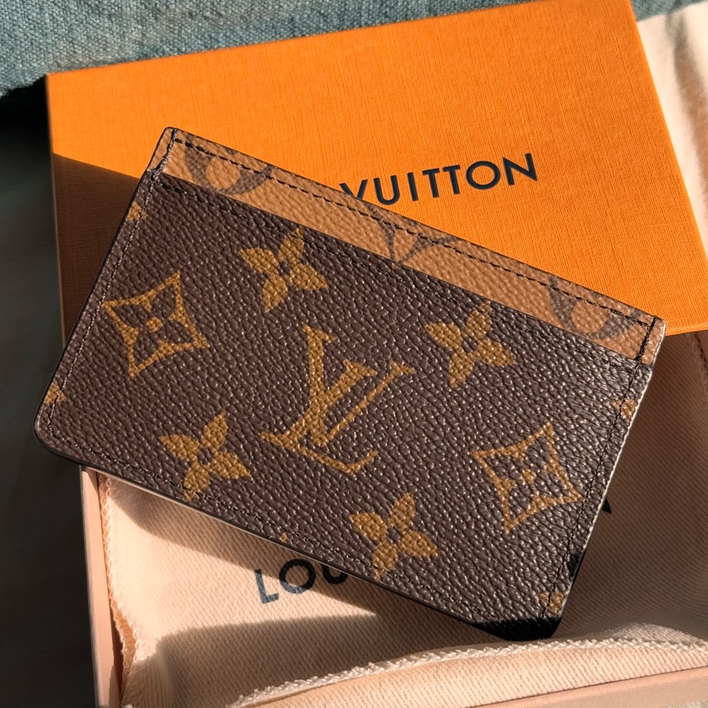 Louis Vuitton Tan and Brown Monogram Key Holder - Picture 2 of 6